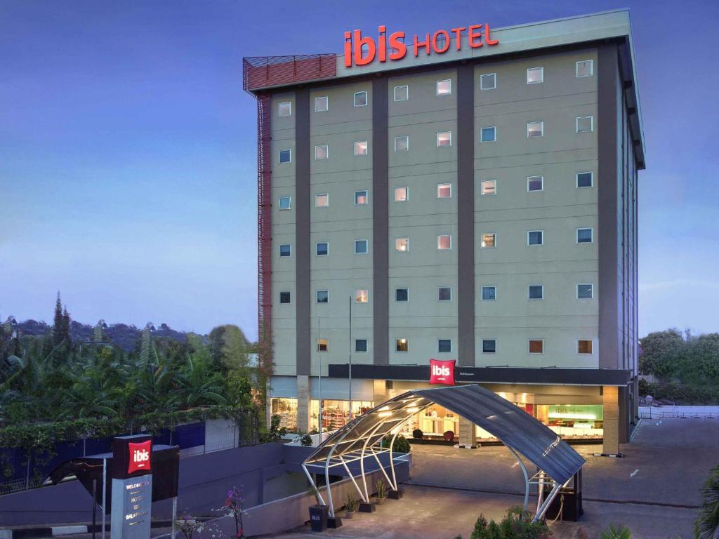 ibis Balikpapan — Hotel bisnis terjangkau di pusat kota dekat Novotel